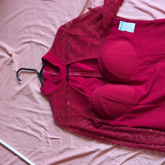 Women's dress - Picture 2 of 4